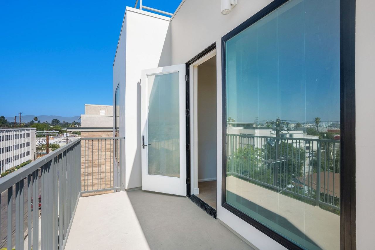 5320 Cartwright Ave - Photo 4 of 25