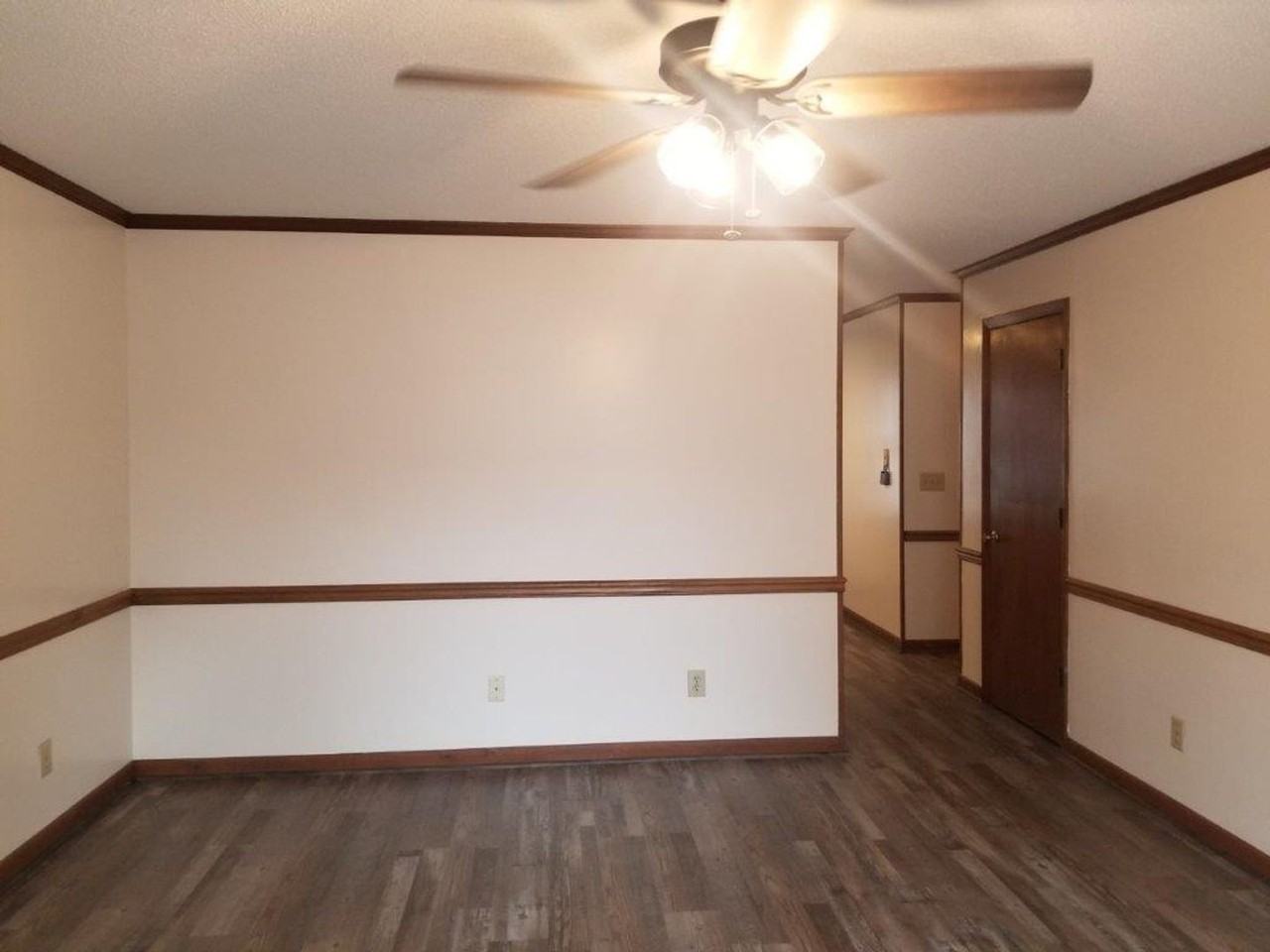 117B E John St - Photo 2 of 15