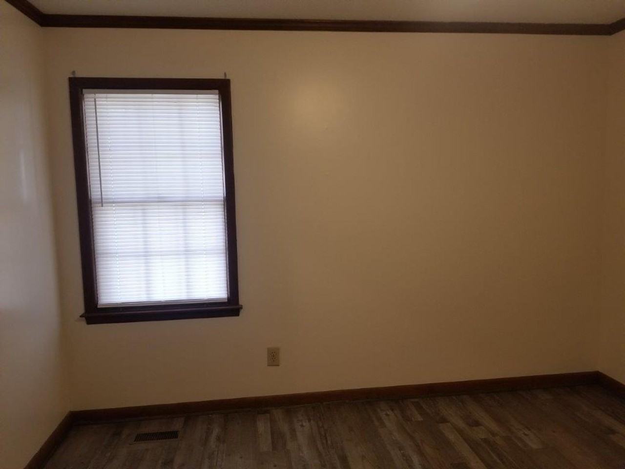 117B E John St - Photo 7 of 15