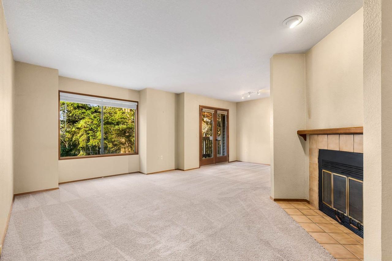 320 10th St - Photo 2 of 17