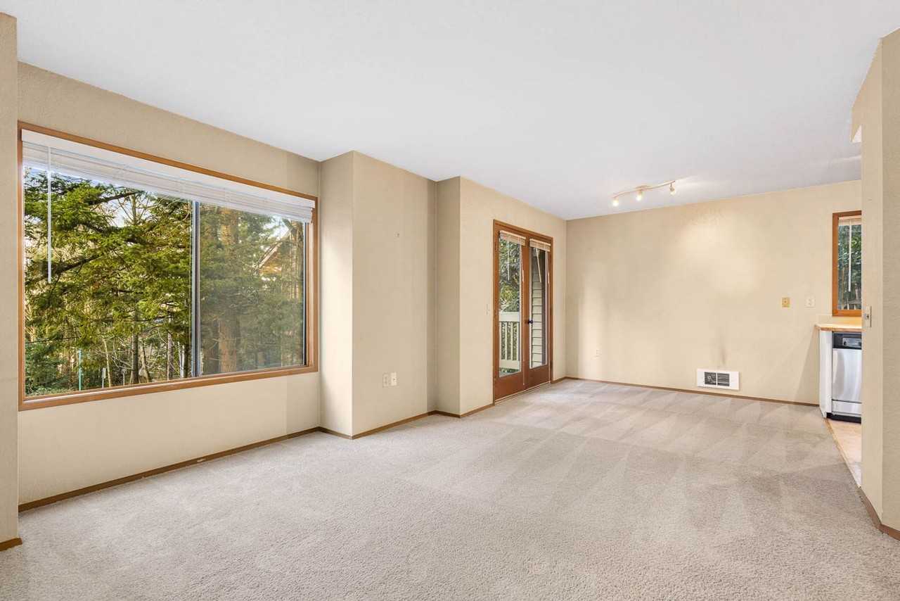 320 10th St - Photo 4 of 17