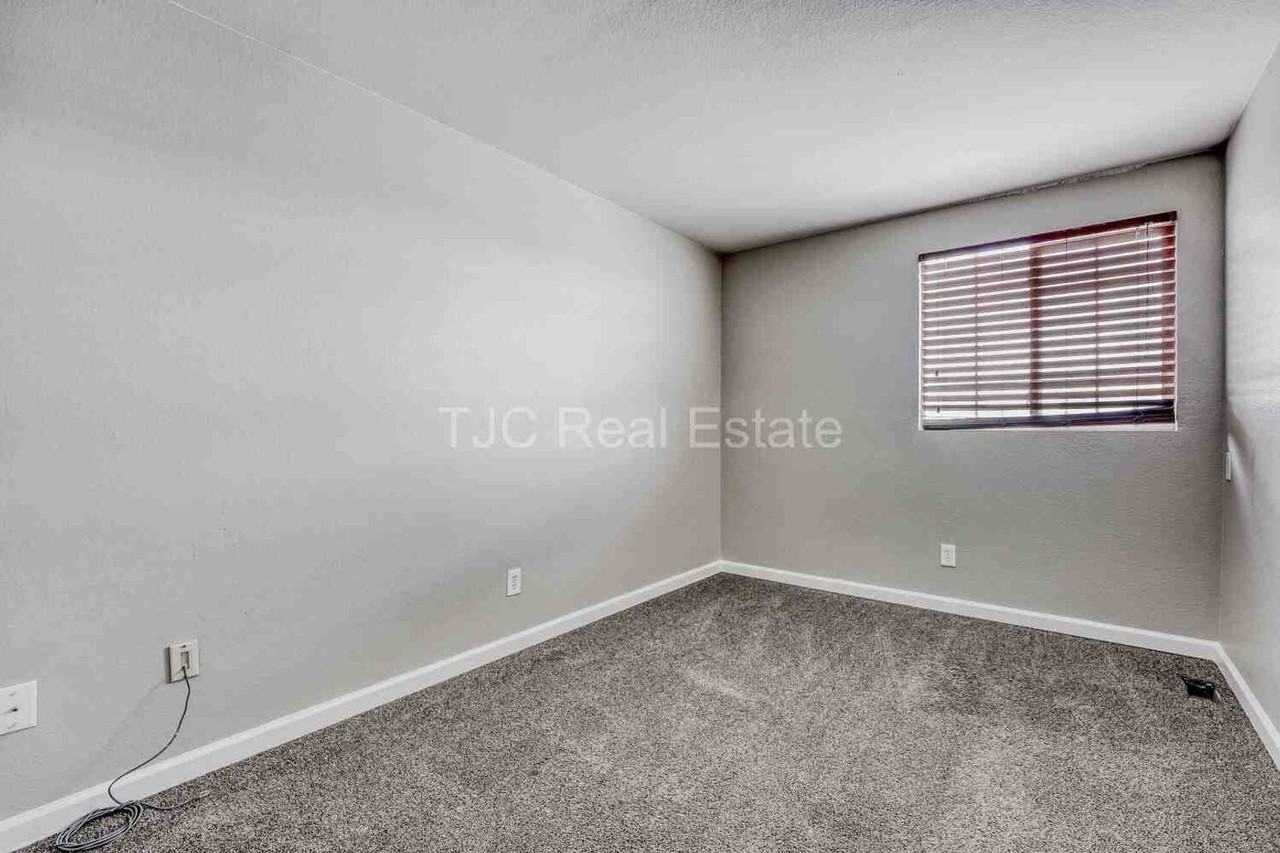 20390 E 40th Ave - Photo 6 of 11