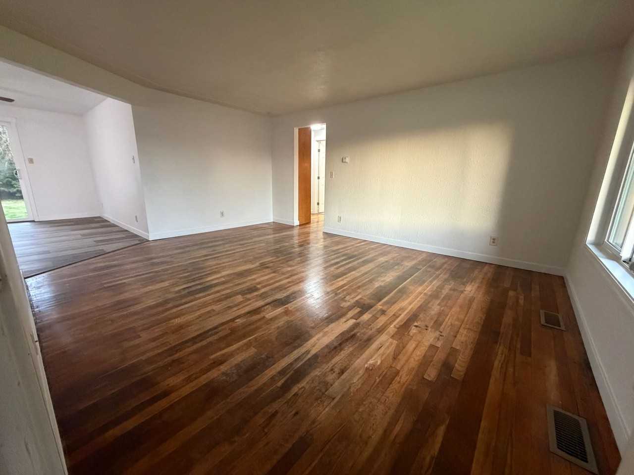 1316 C St - Photo 3 of 9