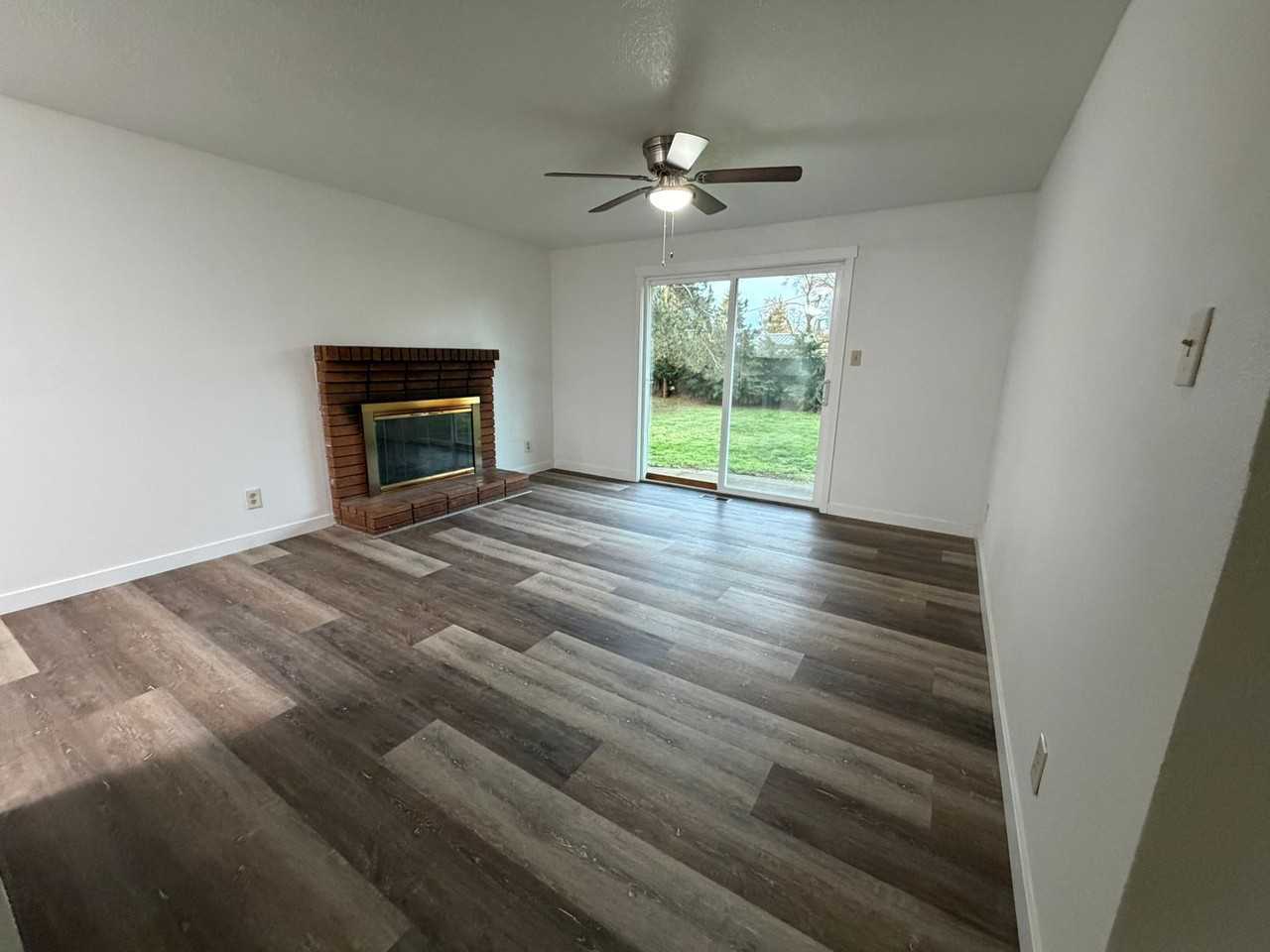 1316 C St - Photo 4 of 9