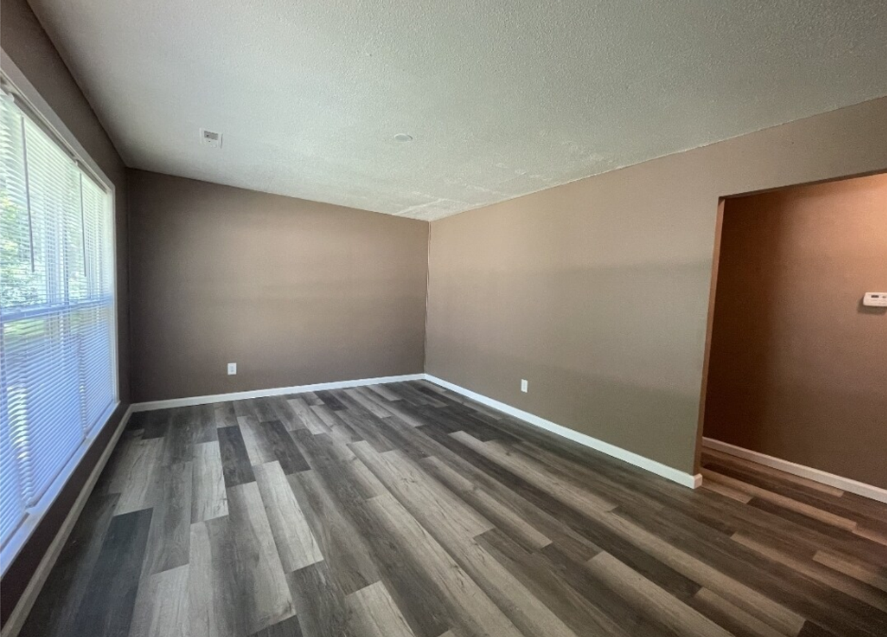 1955 Sir Richard Ct - Photo 4 of 16