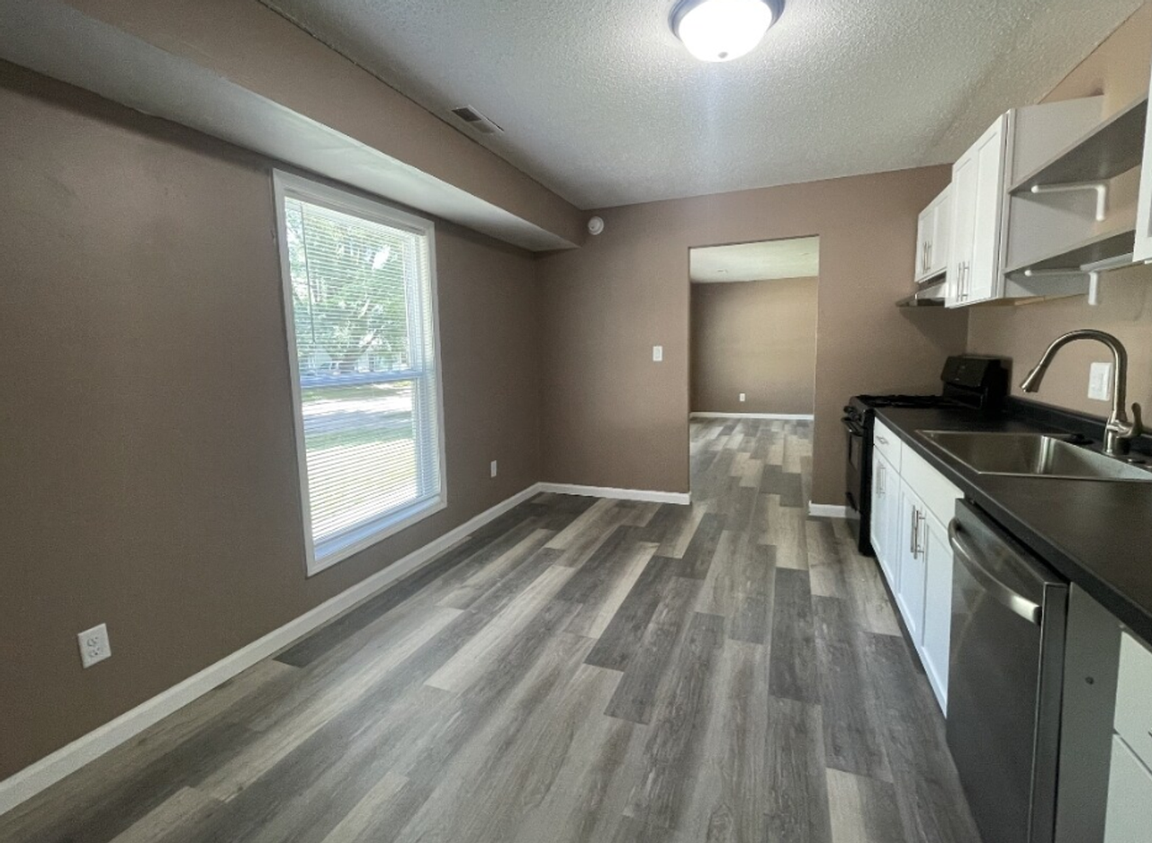 1955 Sir Richard Ct - Photo 5 of 16