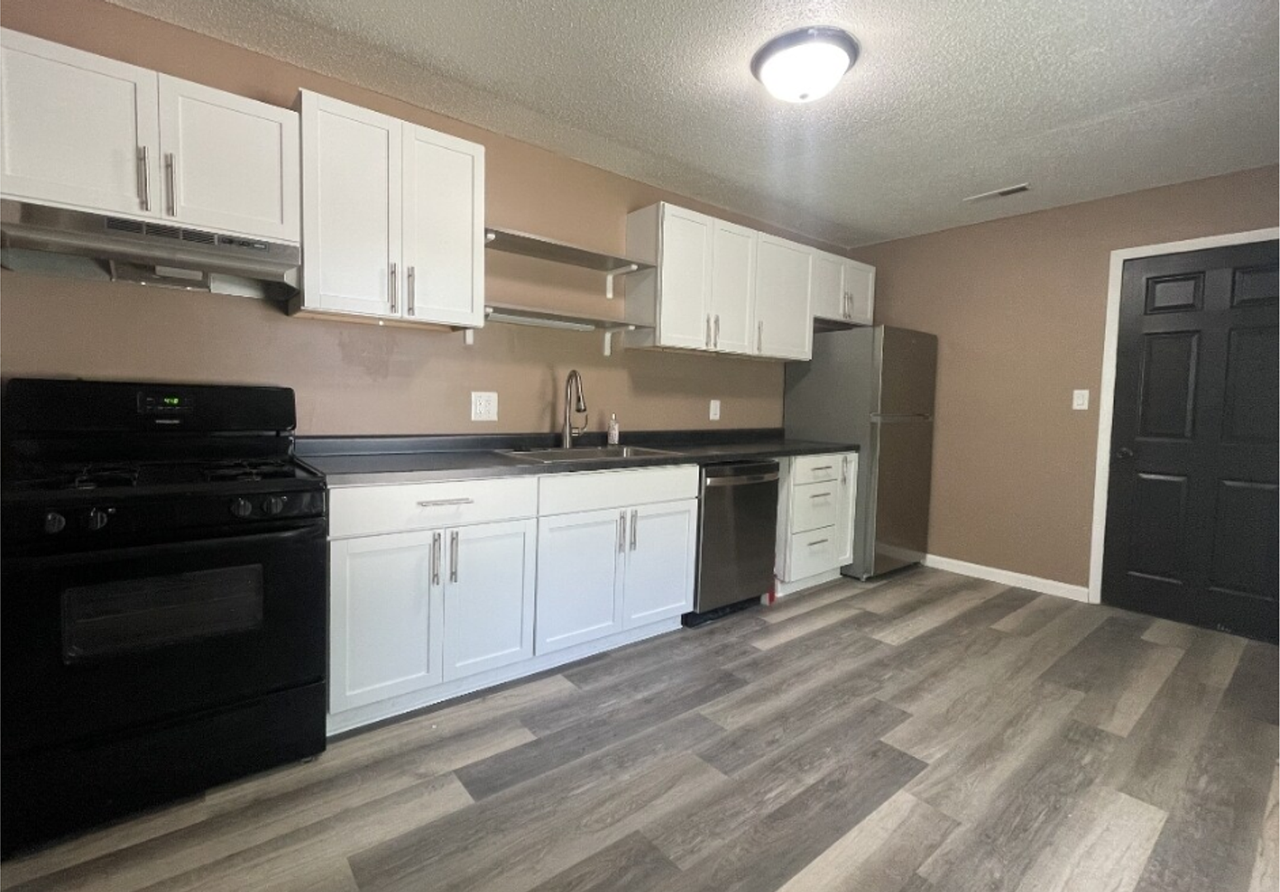 1955 Sir Richard Ct - Photo 7 of 16