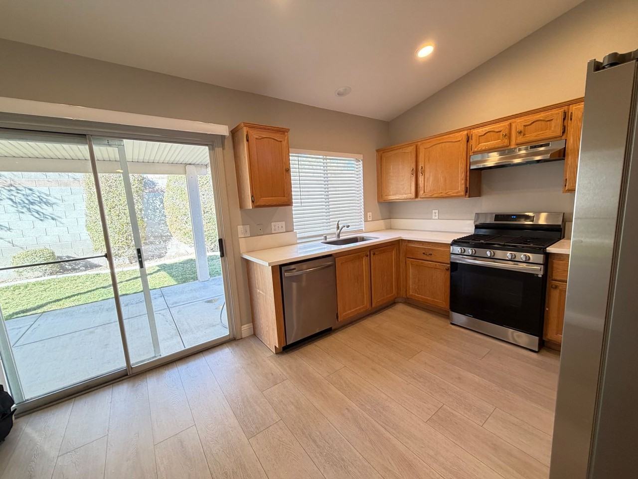 1433 Iron Springs Dr - Photo 3 of 10