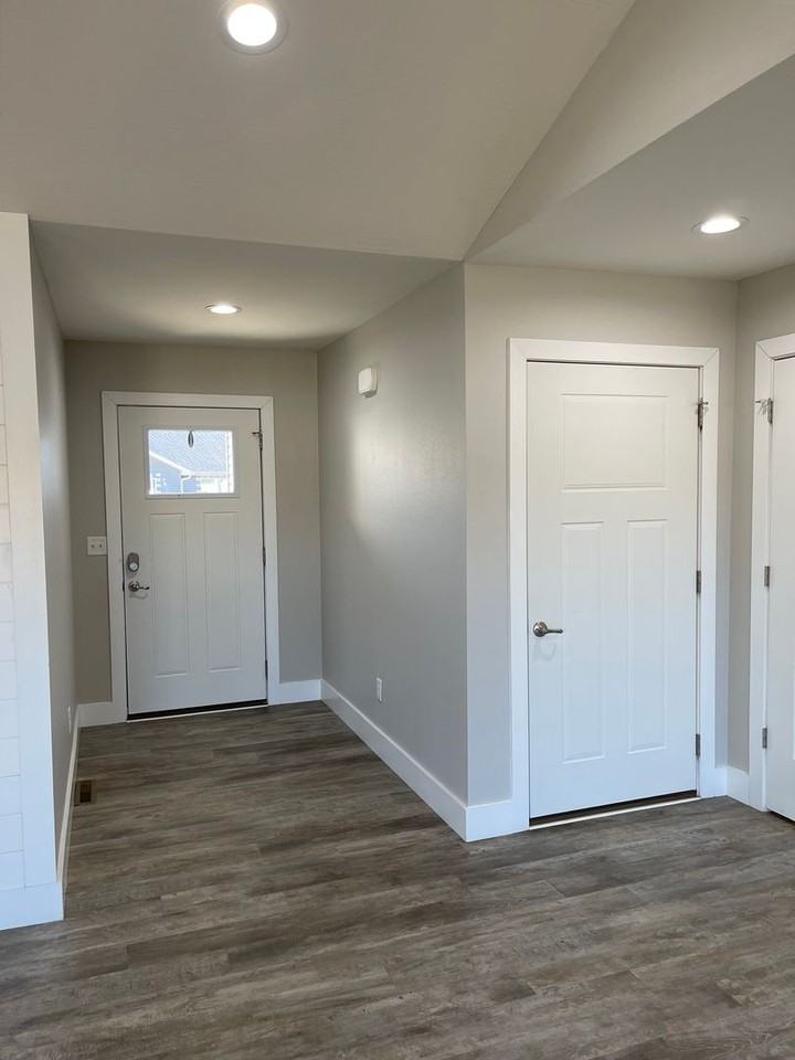 106 Kennedy Ct - Photo 3 of 50