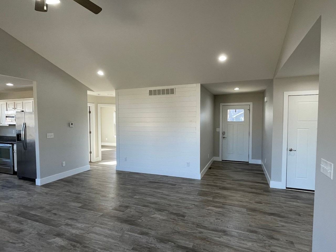 106 Kennedy Ct - Photo 4 of 50