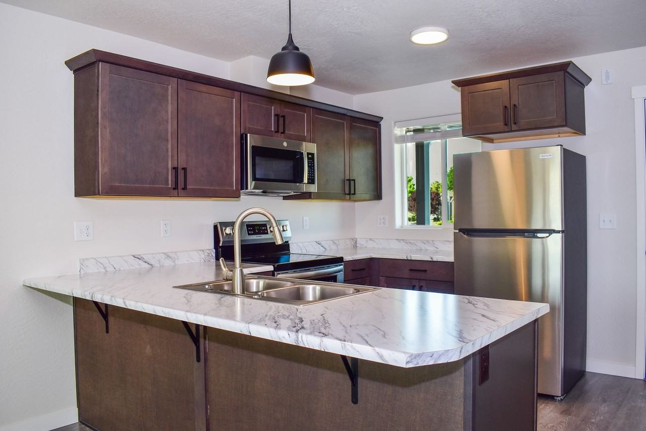 1987 Skypark Dr - Photo 2 of 14