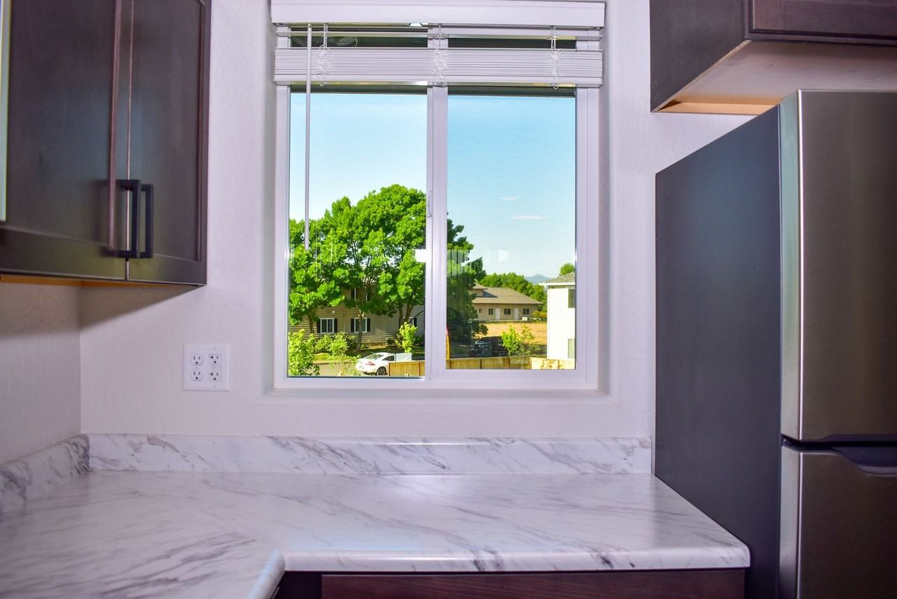 1987 Skypark Dr - Photo 4 of 14