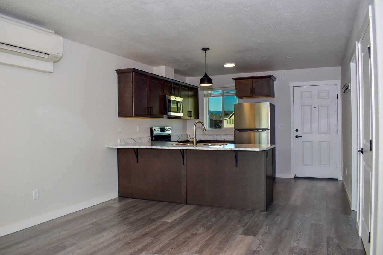 1987 Skypark Dr - Photo 7 of 14