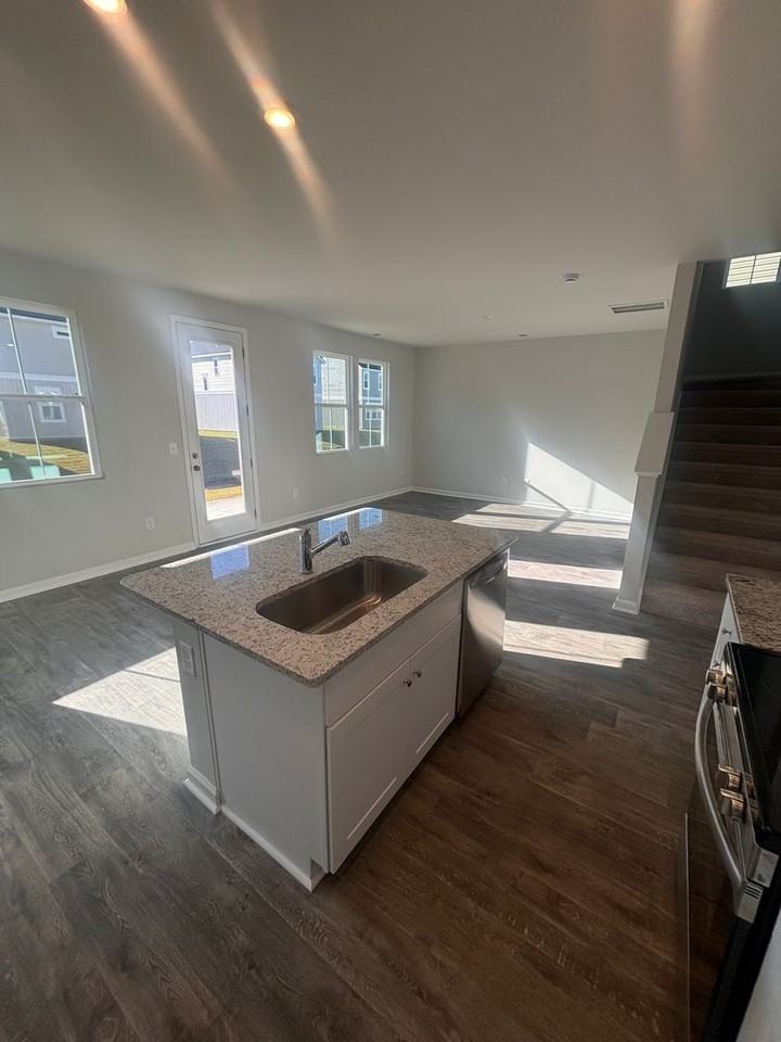 174 Cypress Hollow Dr - Photo 2 of 11