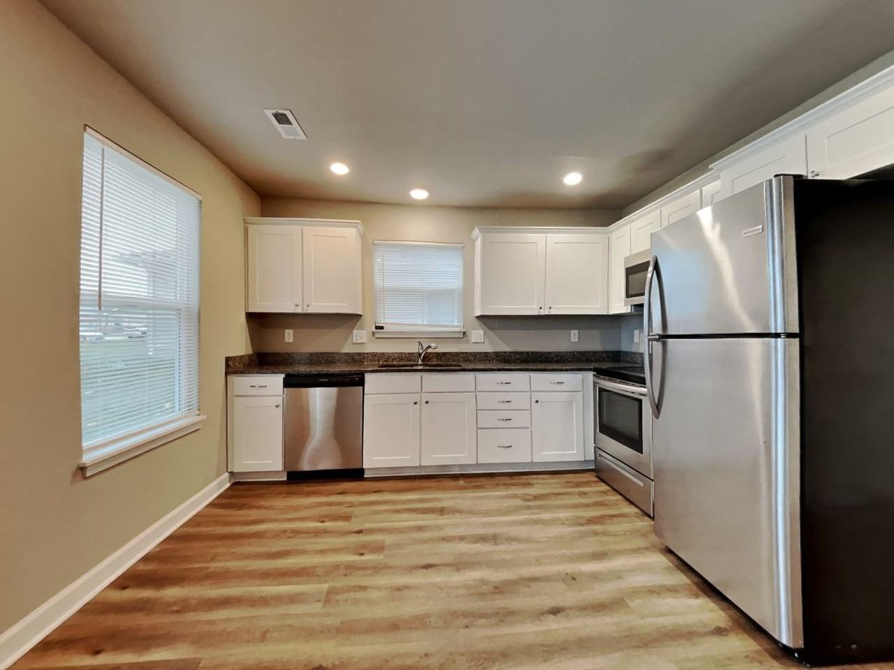 107 Sw Rose St - Photo 3 of 29