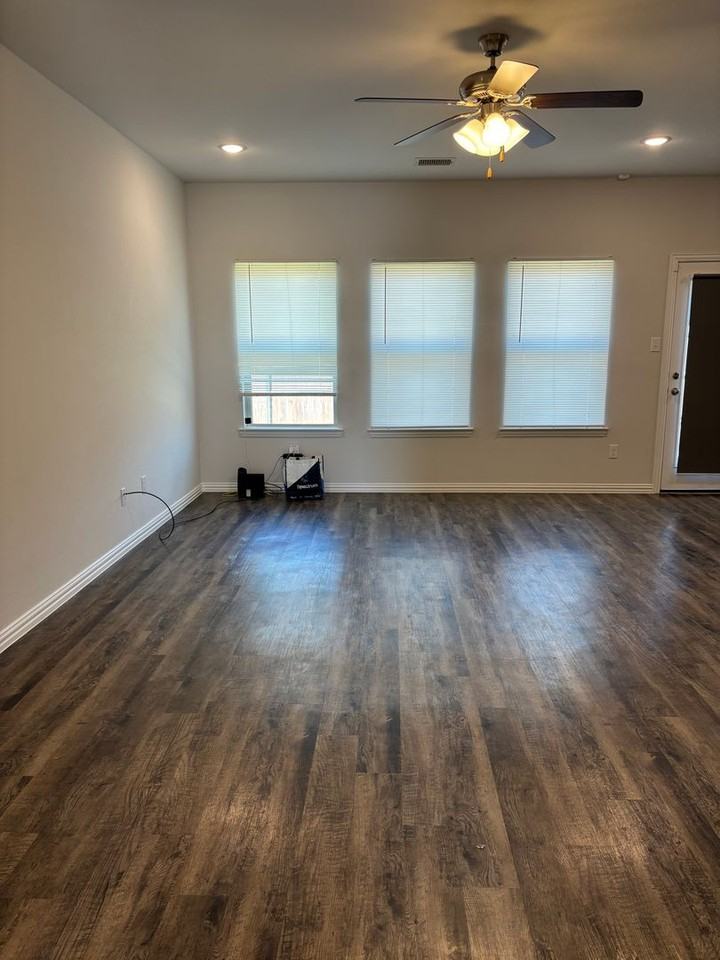 2006 Yale St - Photo 4 of 16