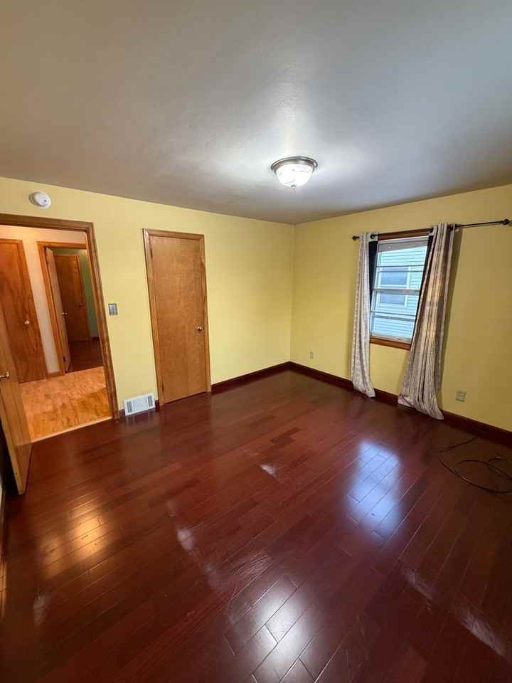 4621 Oneida St - Photo 7 of 17