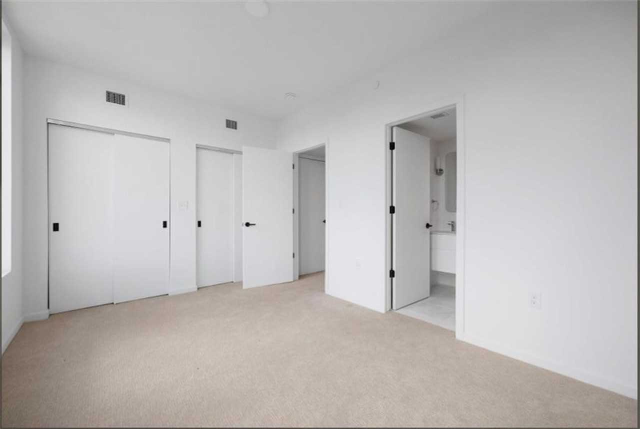 136 Burrows St - Photo 4 of 14