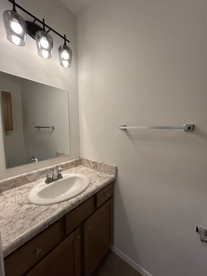 2806 W Mockingbird Ln - Photo 3 of 24