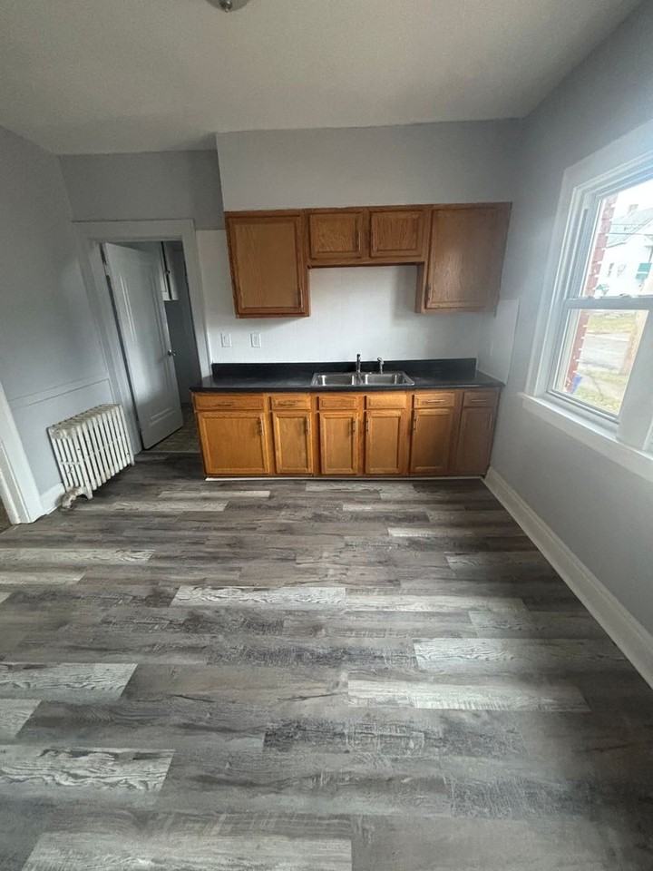 11117 Revere Ave - Photo 2 of 12