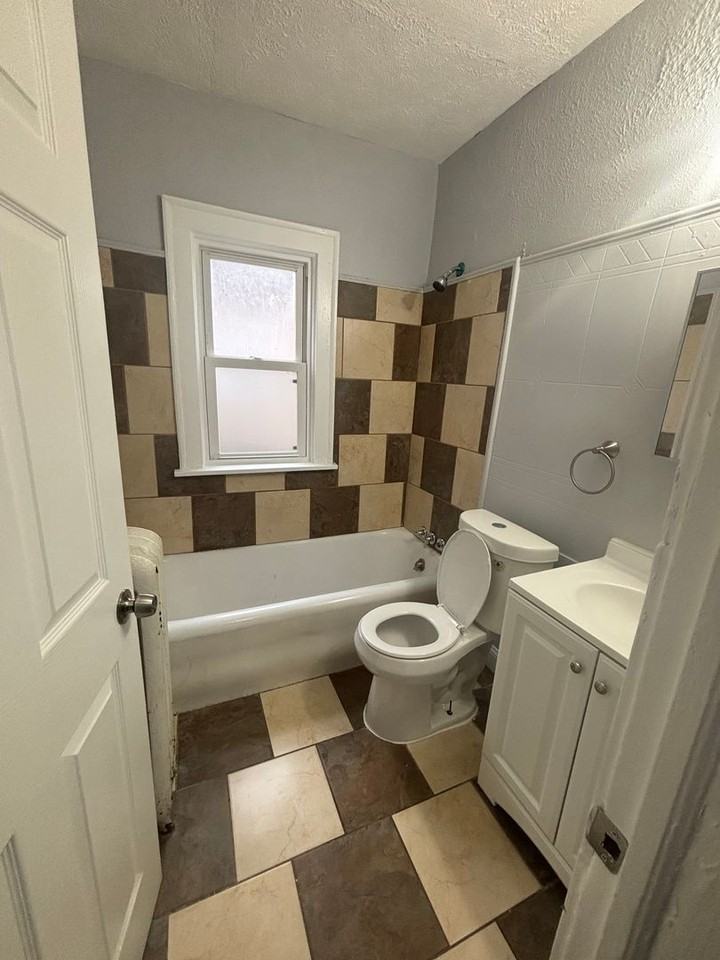 11117 Revere Ave - Photo 7 of 12