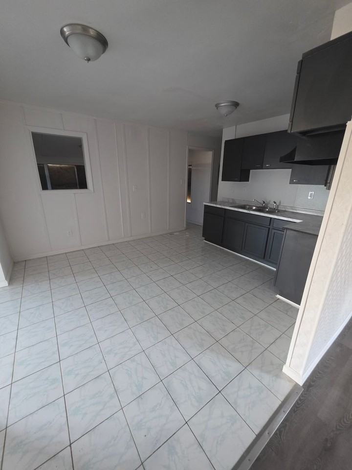 2 Leonard Dr - Photo 4 of 11