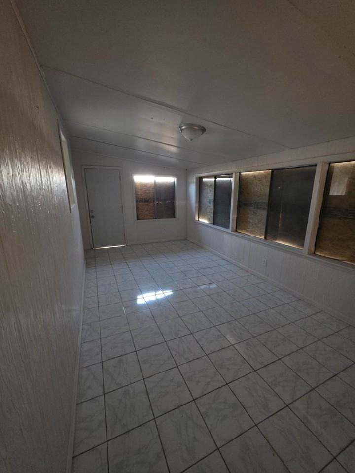 2 Leonard Dr - Photo 6 of 11