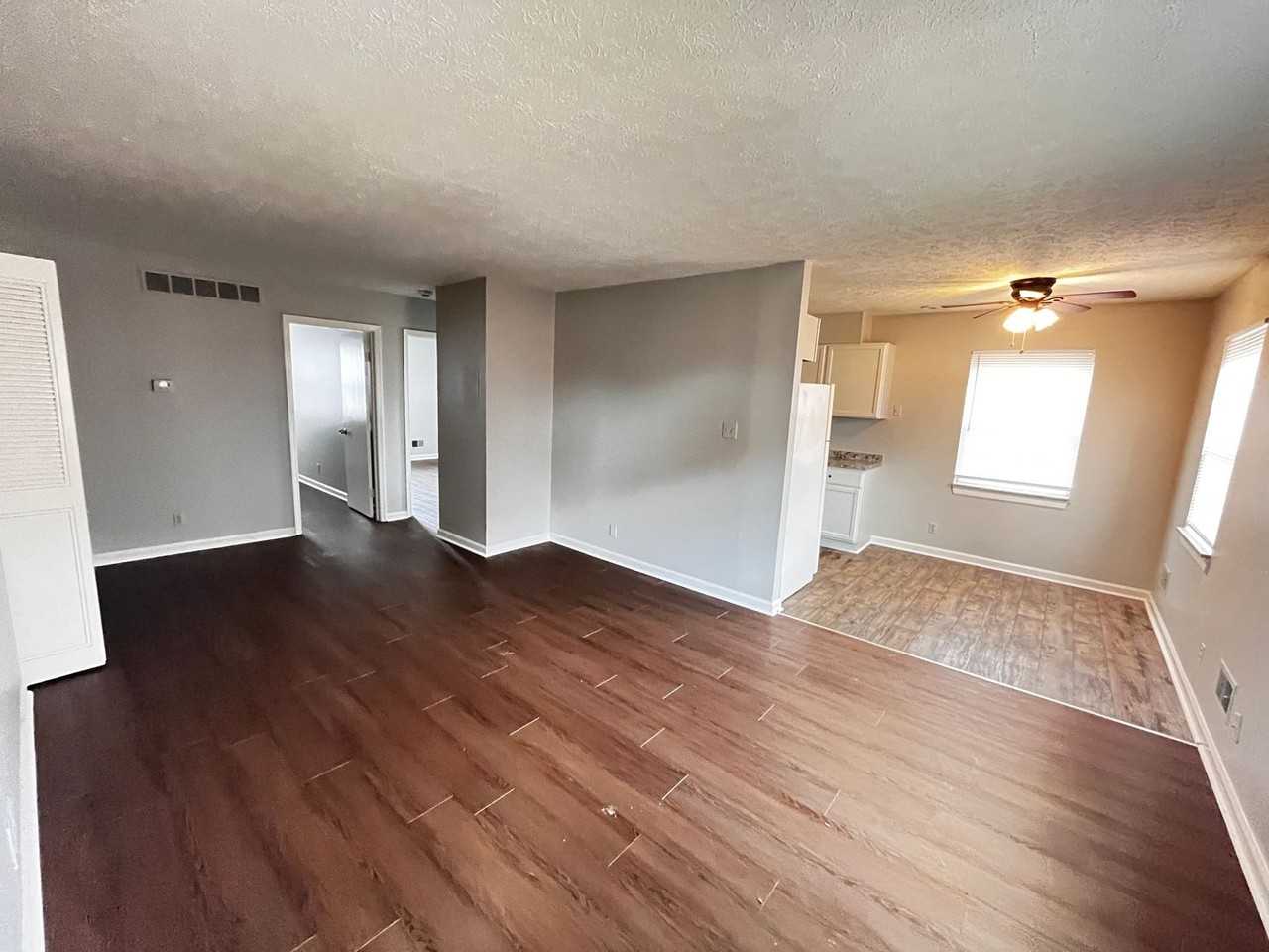 4405 Landside Dr - Photo 2 of 11