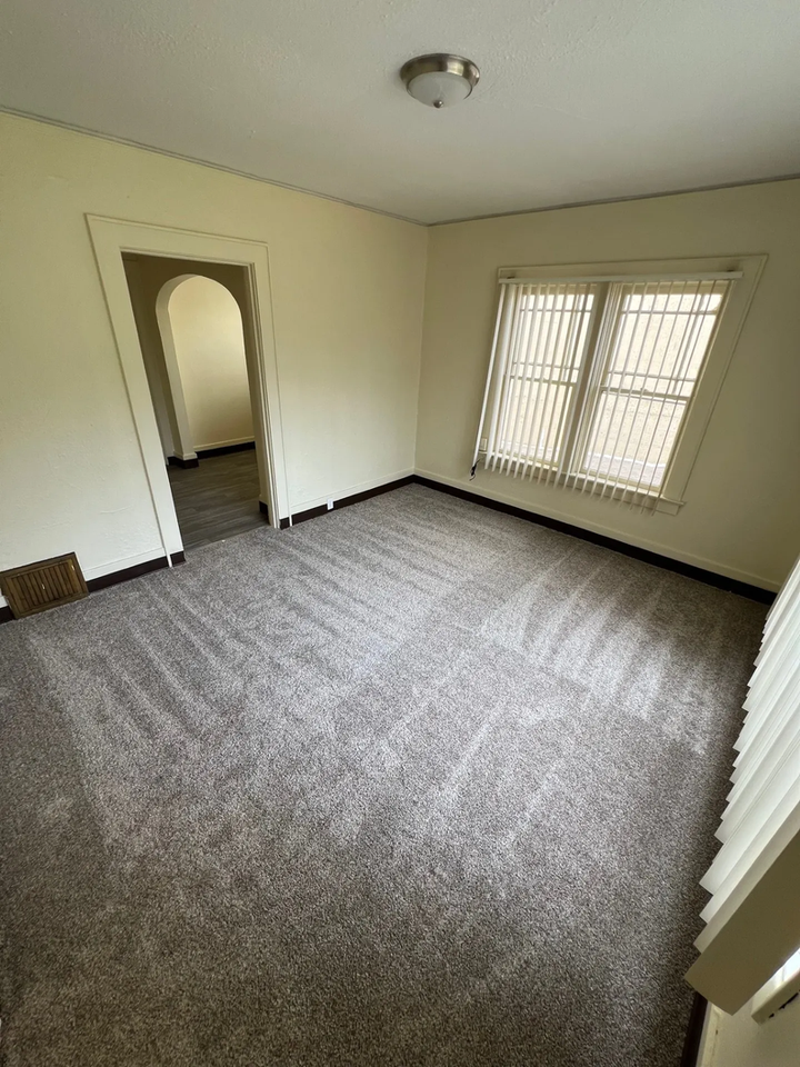 Elaine Apartments - Photo 2 of 31