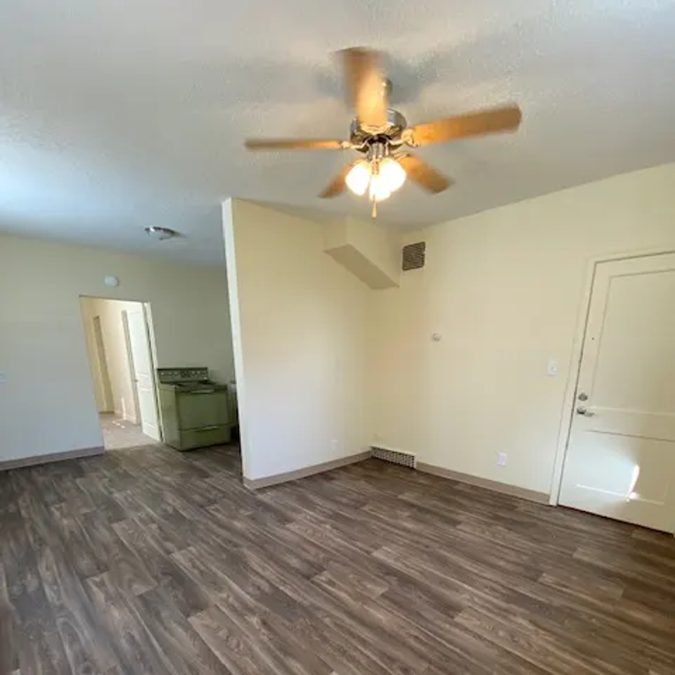 Elaine Apartments - Photo 3 of 31