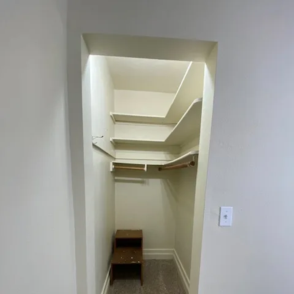 Elaine Apartments - Photo 4 of 31