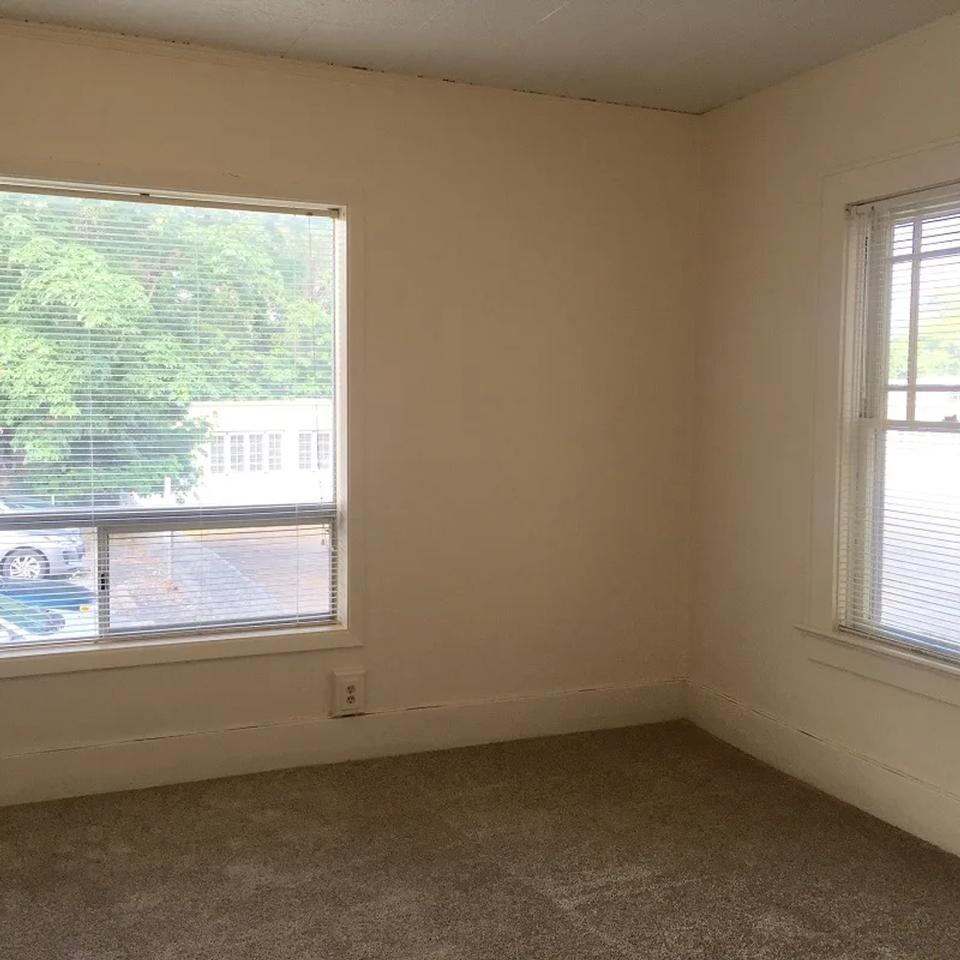 Elaine Apartments - Photo 6 of 31