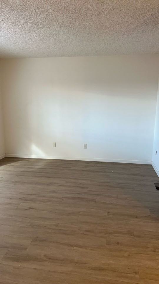 962 W Center St - Photo 4 of 40