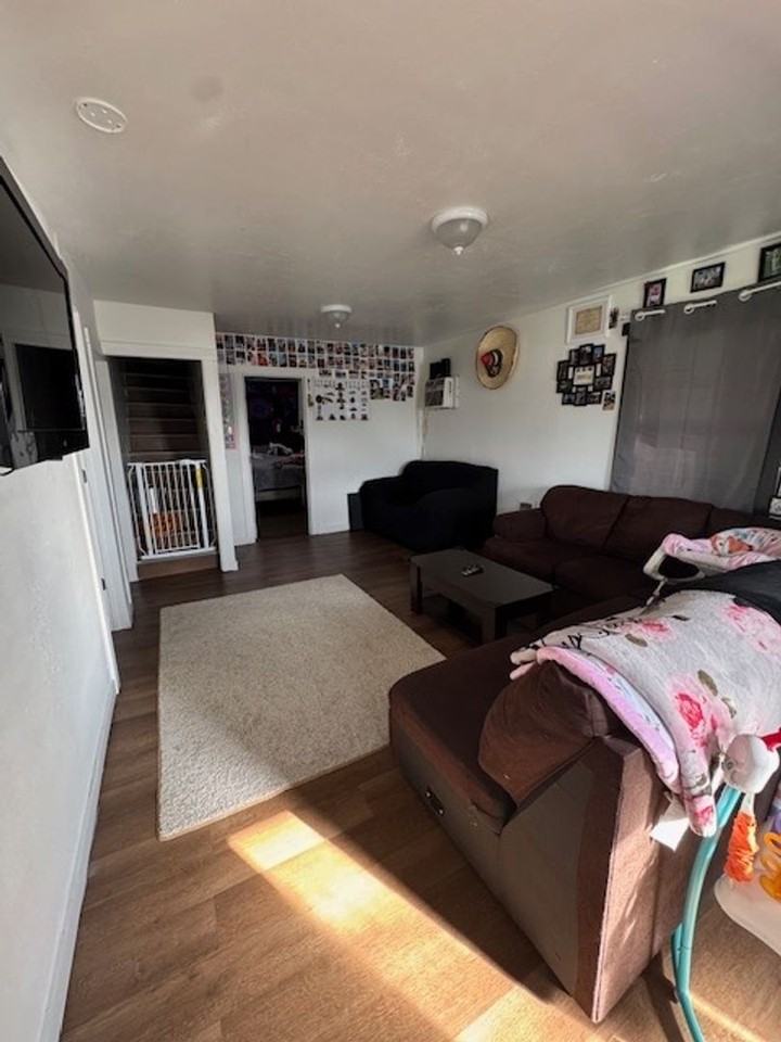 805 S 5th Ave - Photo 2 of 10