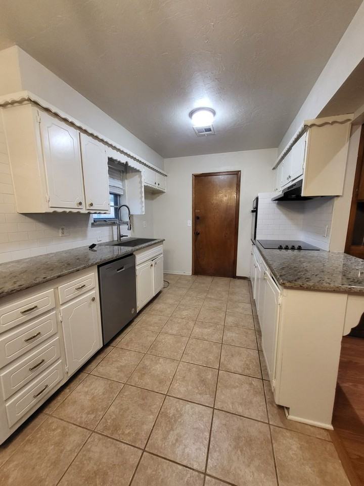 8809 S Indiana Ave - Photo 6 of 19