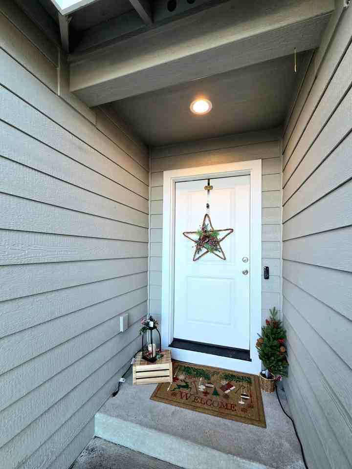 2330 Noah St Se - Photo 3 of 19