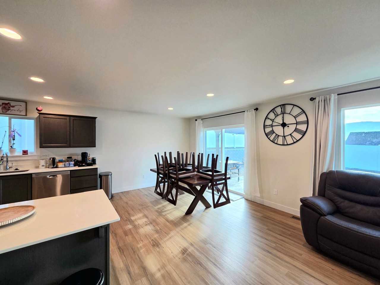 2330 Noah St Se - Photo 6 of 19