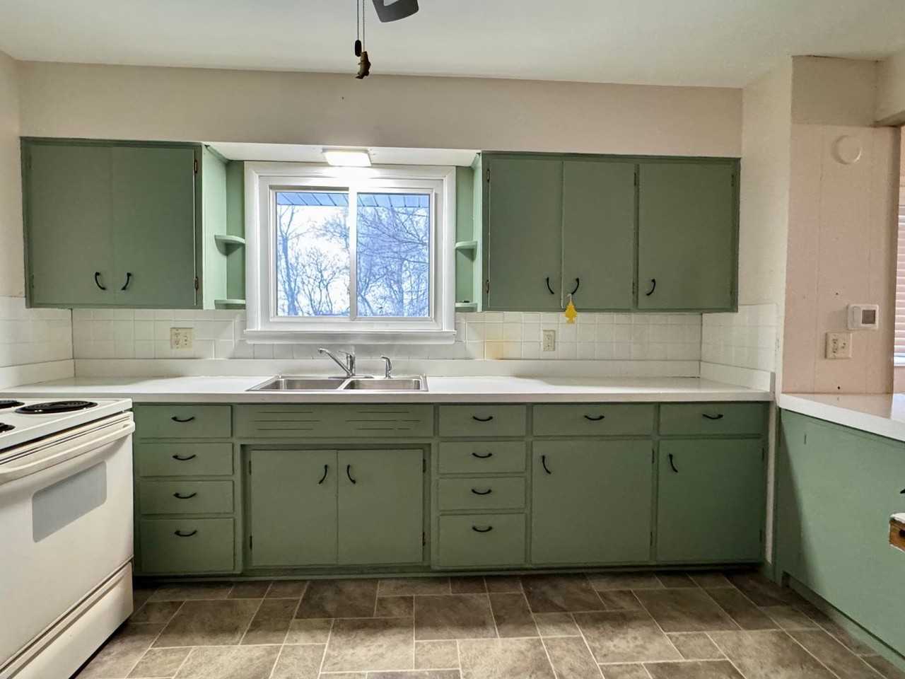 1121 Weggen Rd - Photo 4 of 16