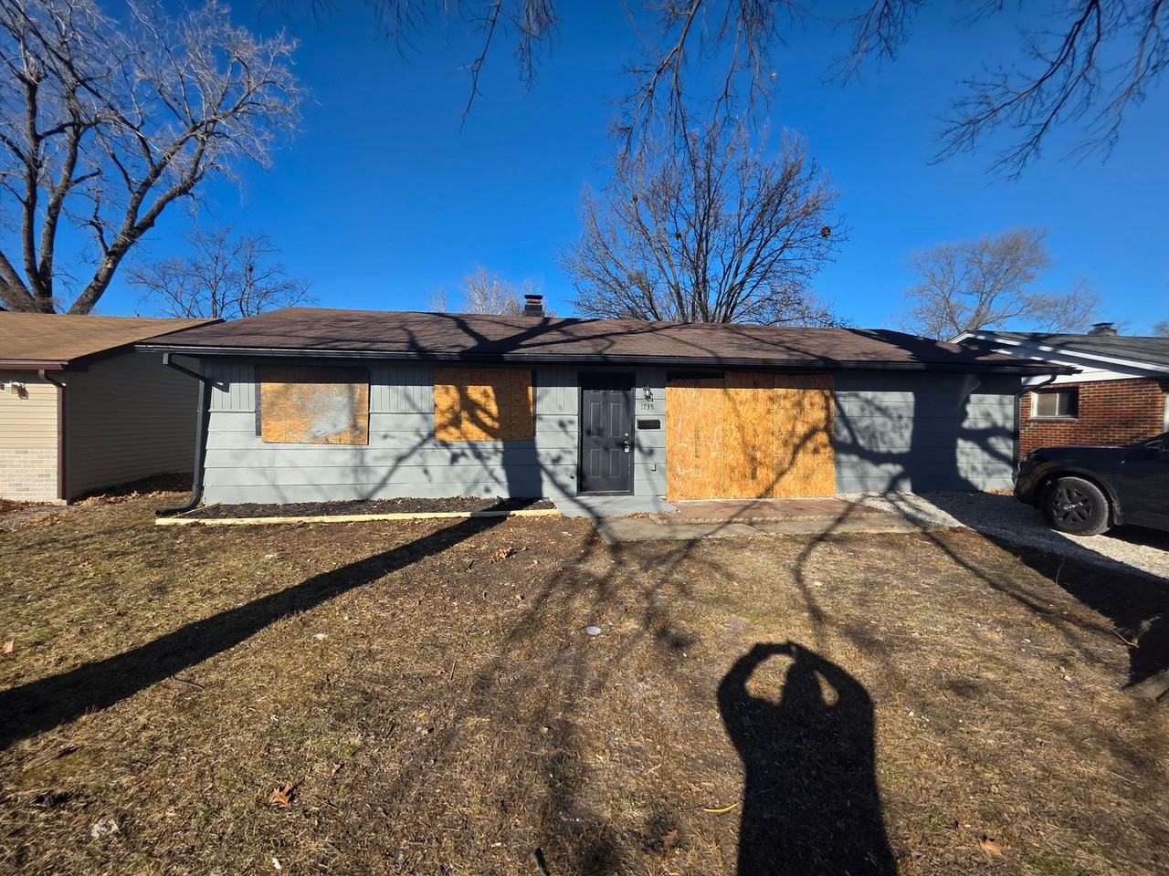 1735 Parklane Dr - Photo 3 of 9