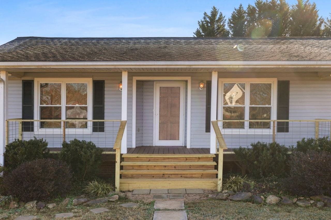 136 Edith Dr - Photo 5 of 32