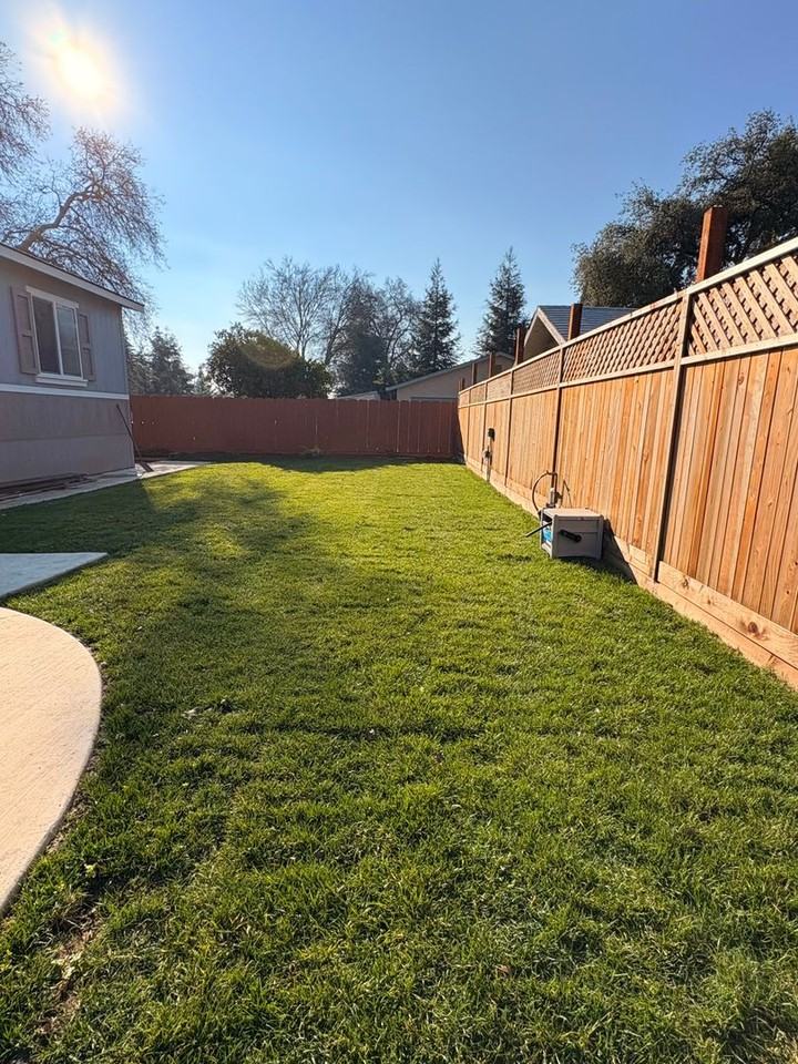 212 Las Flores Ave - Photo 2 of 12