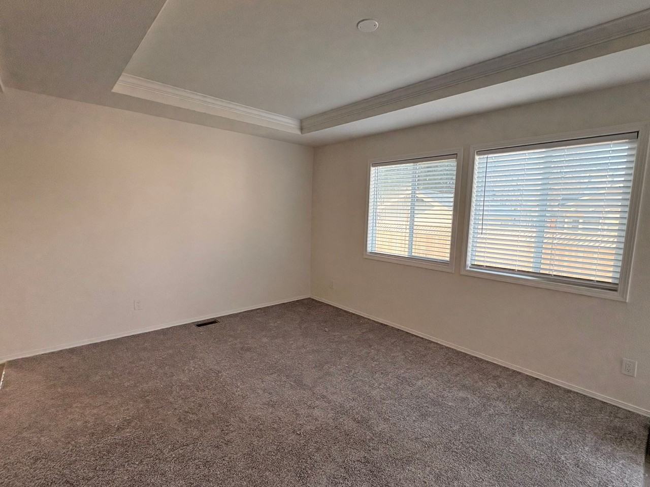 212 Las Flores Ave - Photo 3 of 12