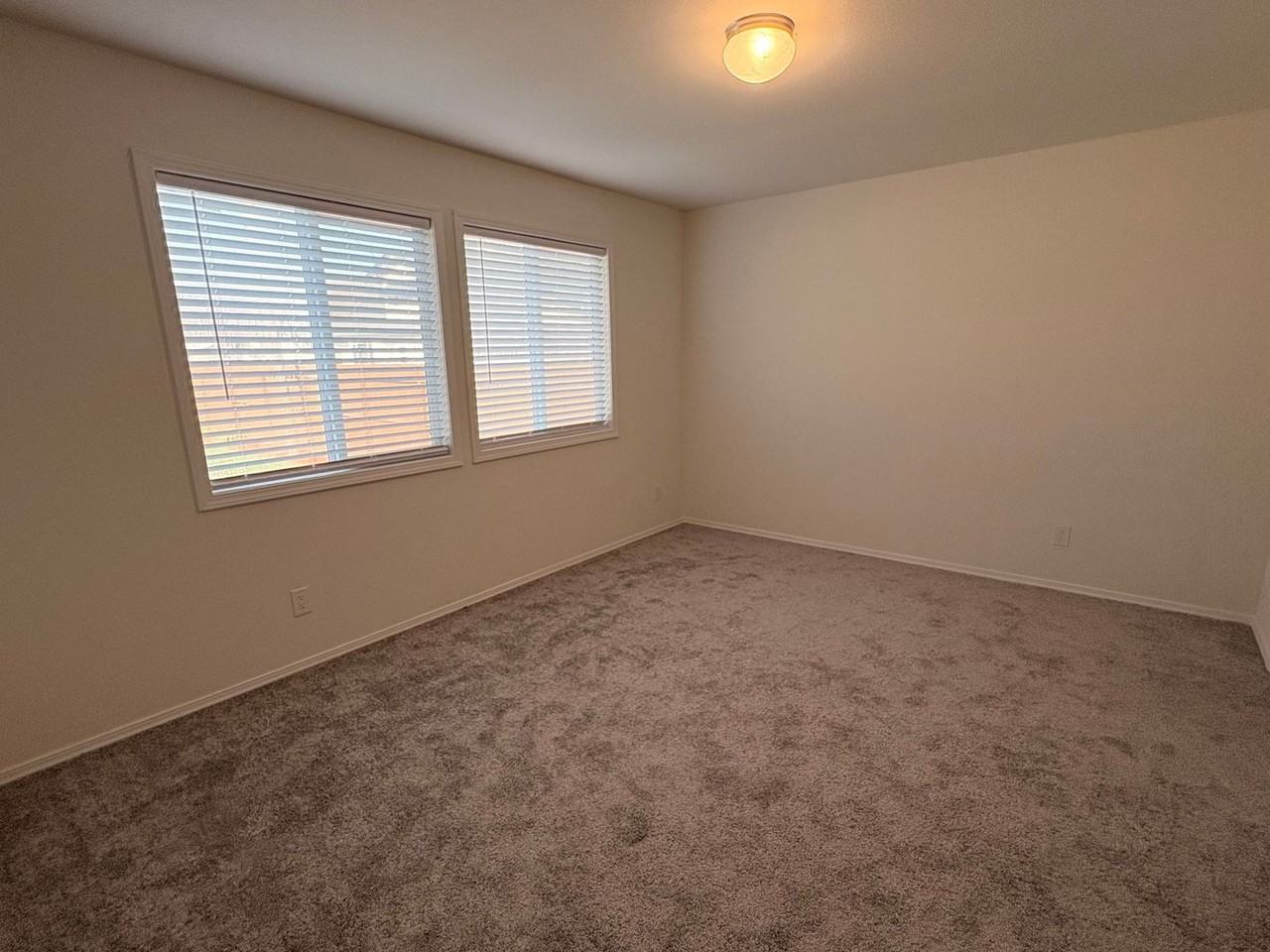 212 Las Flores Ave - Photo 7 of 12