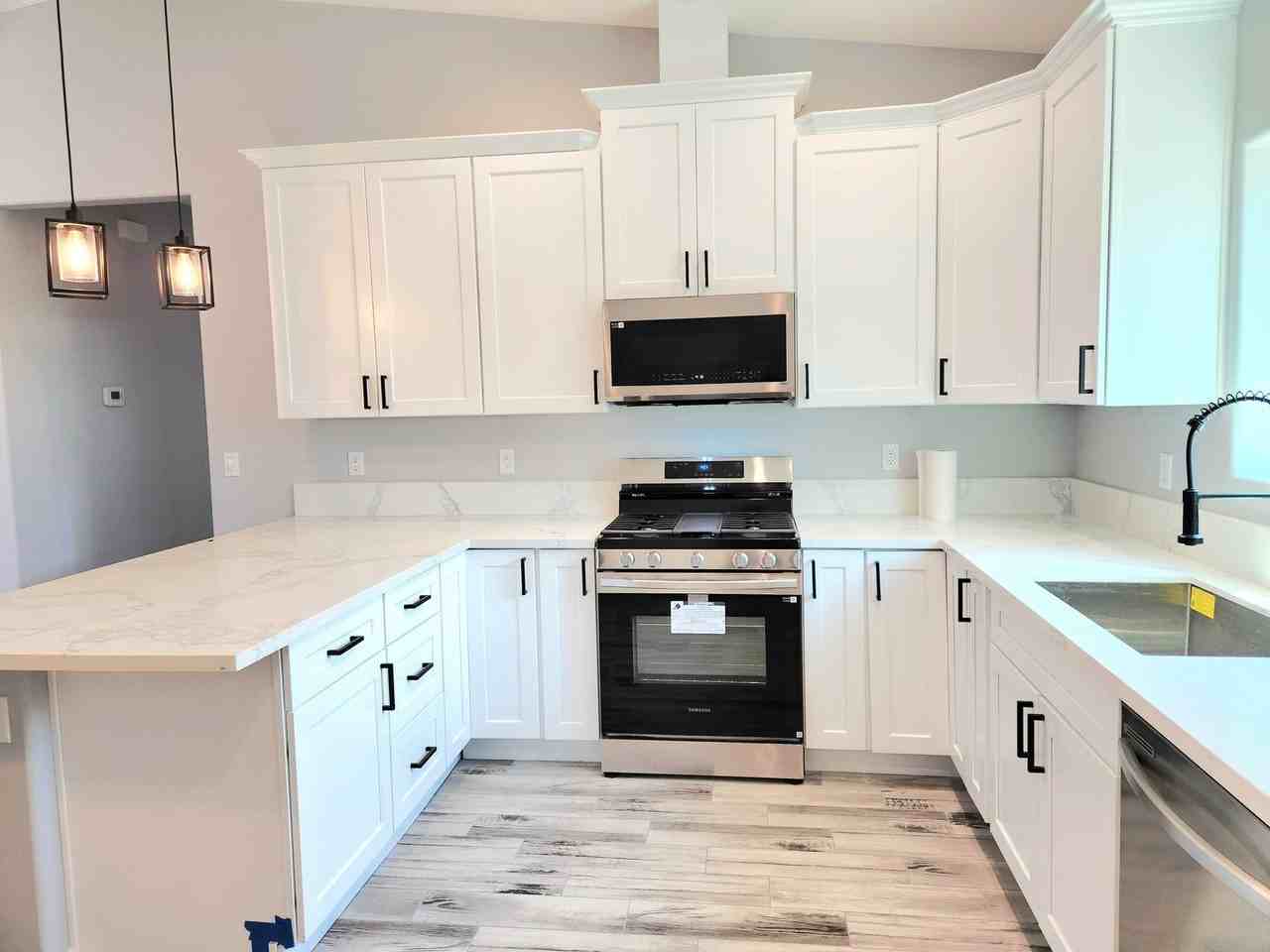 1862 Montclair Dr - Photo 4 of 29