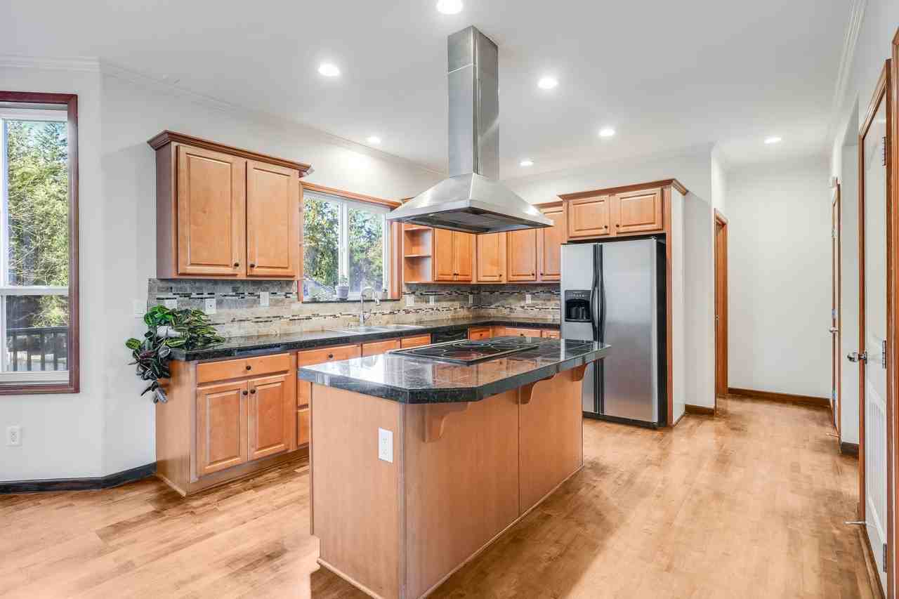 33 Se 218th Ave - Photo 3 of 15