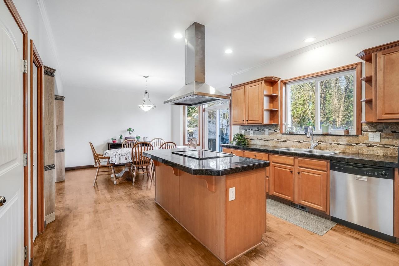 33 Se 218th Ave - Photo 4 of 15