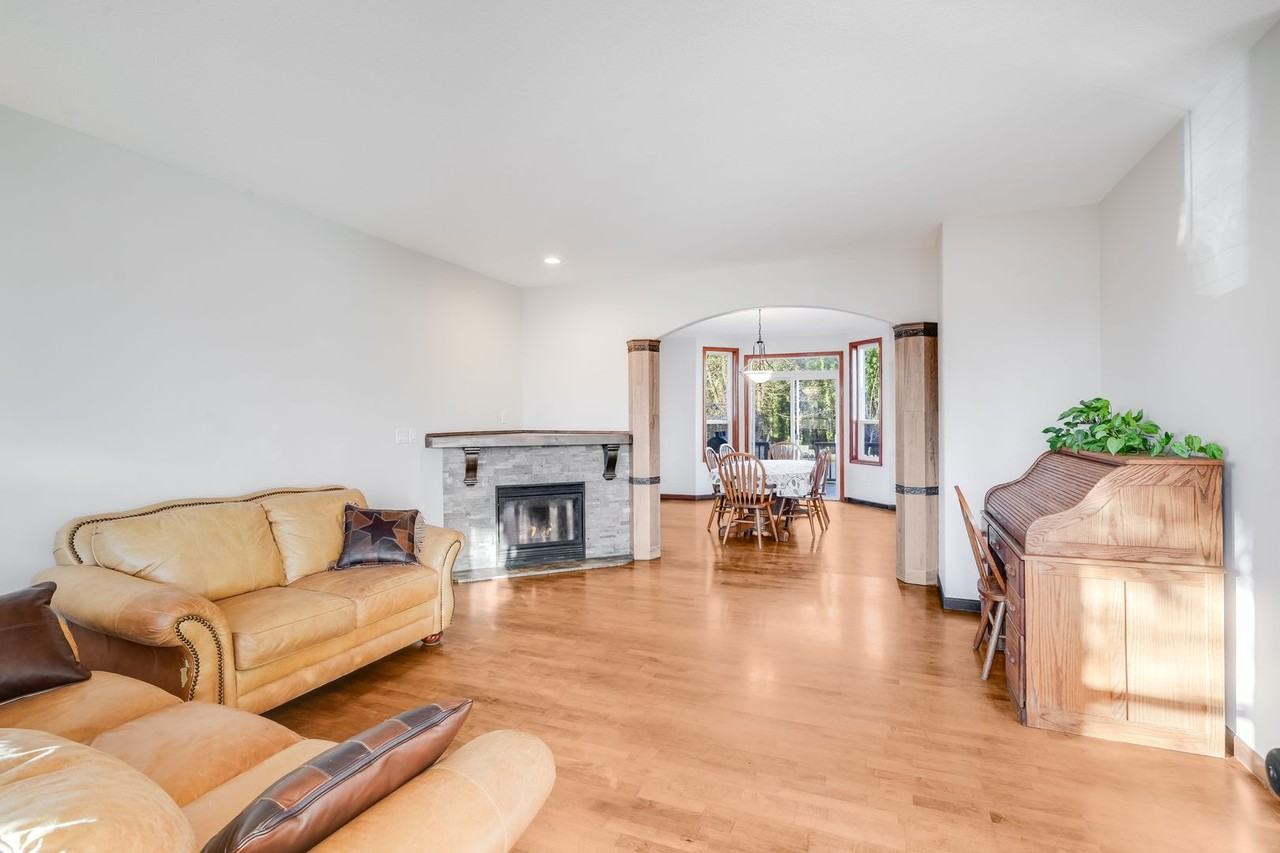 33 Se 218th Ave - Photo 5 of 15