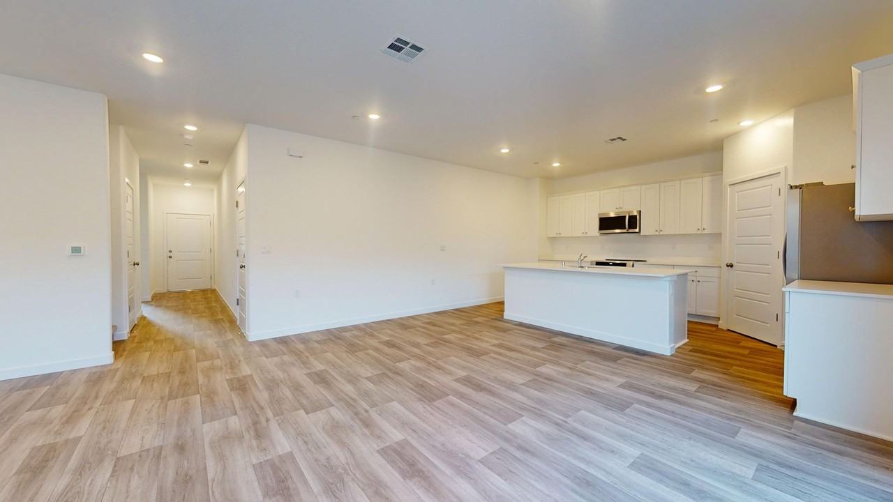 4469 Buckingham Ave - Photo 2 of 17