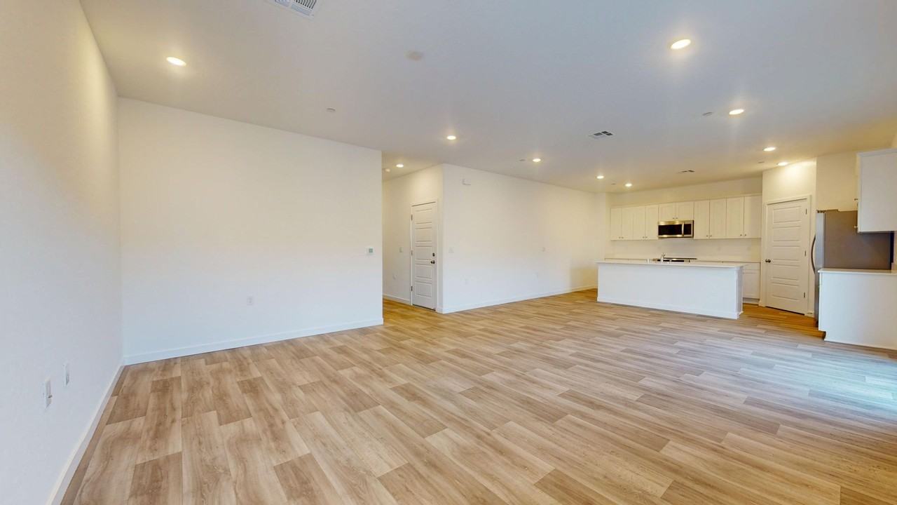 4469 Buckingham Ave - Photo 3 of 17