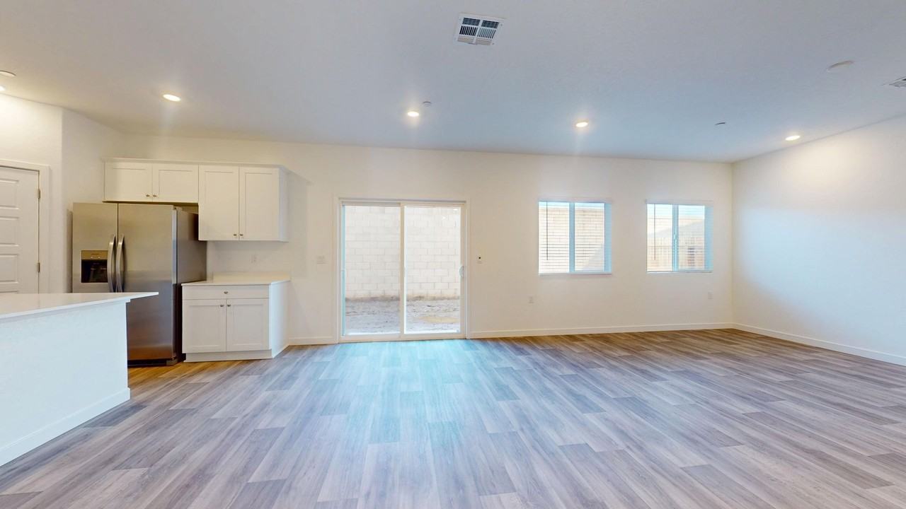 4469 Buckingham Ave - Photo 4 of 17